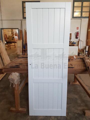 puerta interior lacada blanca de tablas